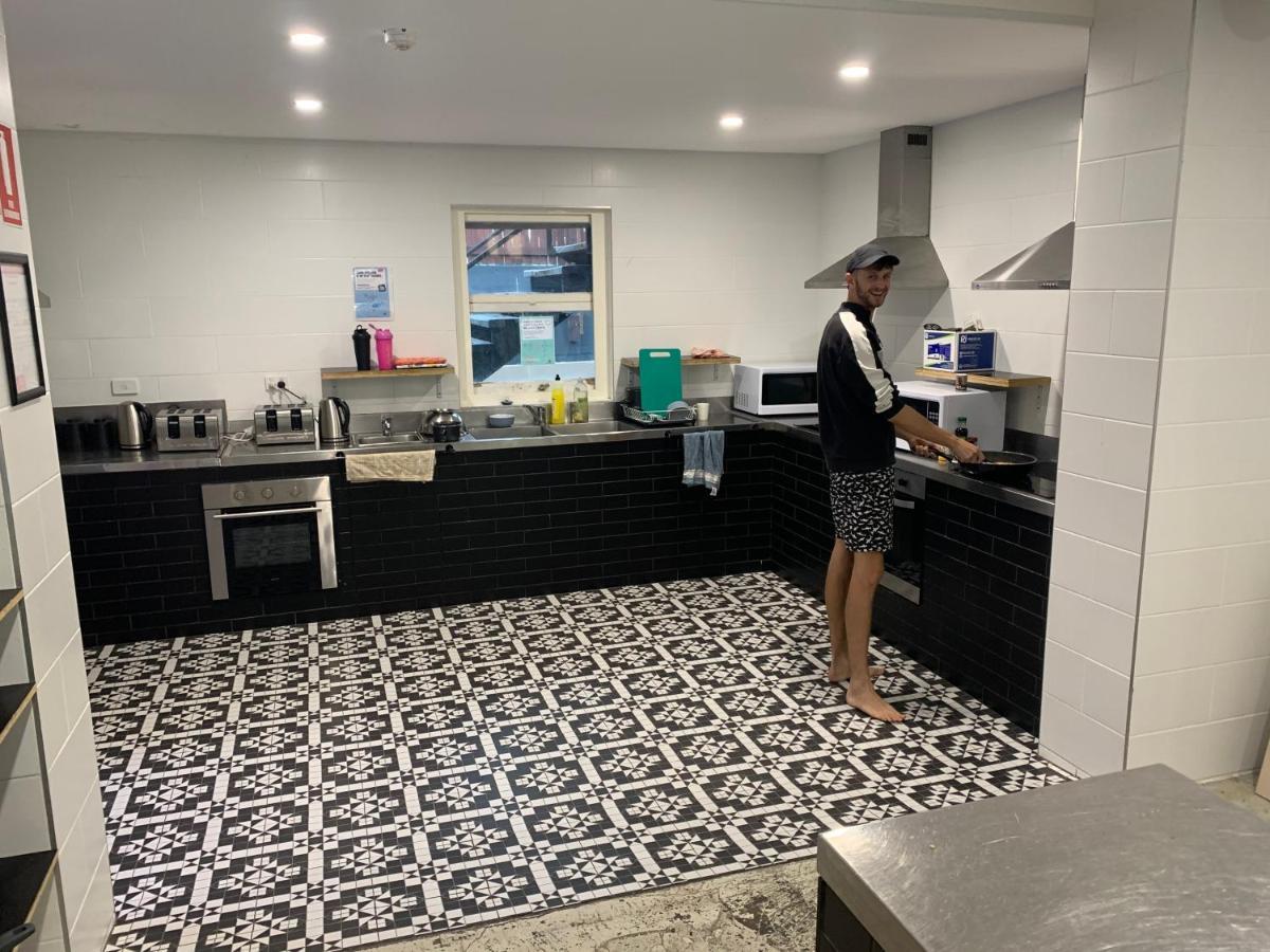 Aussie Dream Hostel Gold Coast Extérieur photo